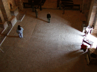 siresa-monastery labyrinth.gif