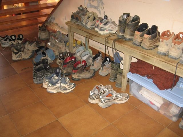 Footwear El Burgo Ranero.jpg