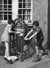 ww2_2_children_mangle.webp