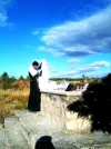 Kansas priest setting up altar om Camino.webp