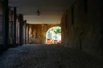 0512-cobbled passage (Navarette, 23.05.2011).webp