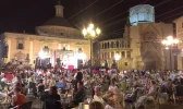 0019-Plaza de la Verge in front of Catedral de Valencia (Valencia, 06.06.2015).jpg