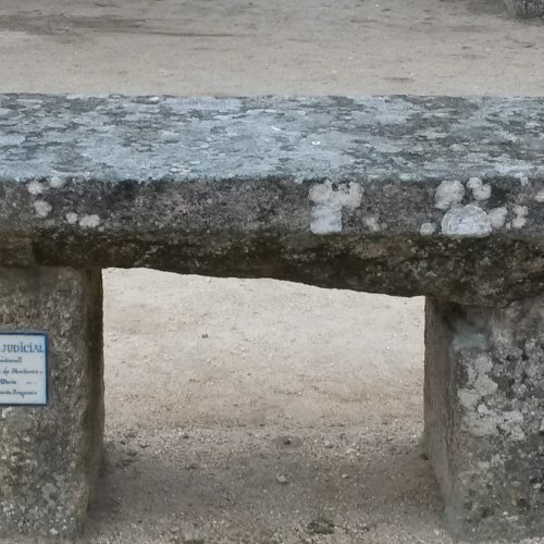 Medieval courtbench