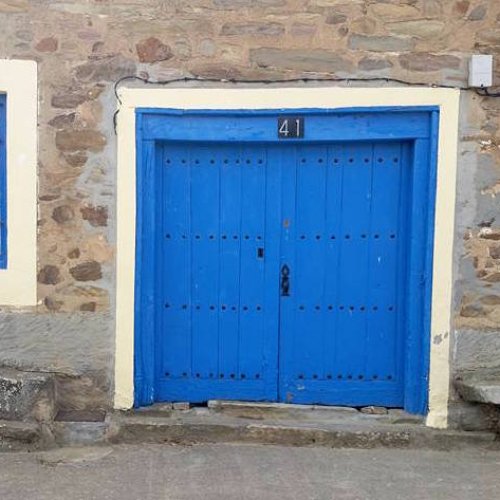 Puerta Azul