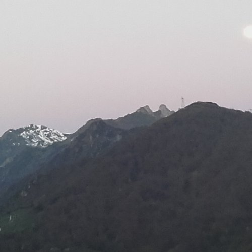Moonset at 7am from albergue window
