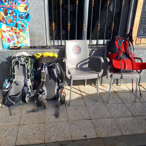 VdlP: Rucksacks basking in the sun....