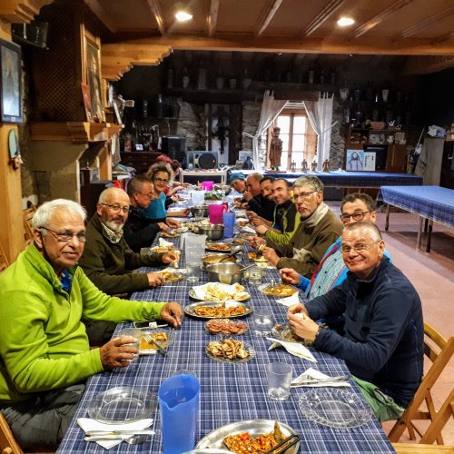 VdlP: Evening meal at Albergue parroquial de peregrinos - Fuenterroble de Salvatierre