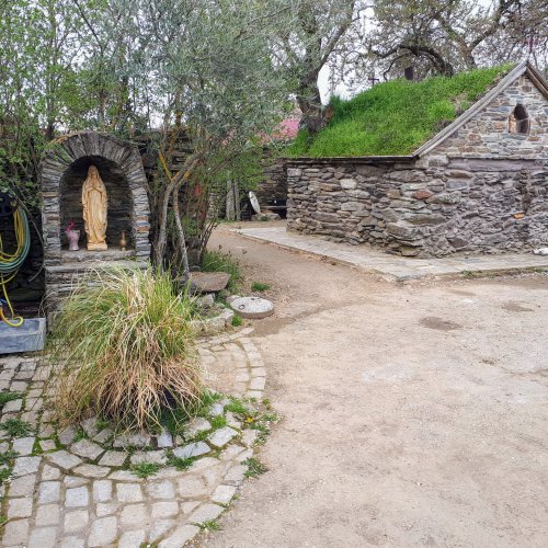 VdlP: Courtyard inside the Albergue parroquial de peregrinos - Fuenterroble de Salvatierre