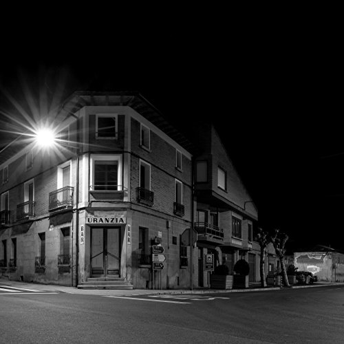 Carretera Crossroad at night